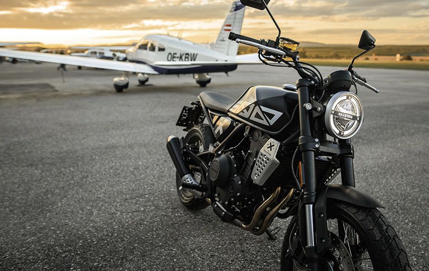 Brixton Crossfire 500 x aeropuerto